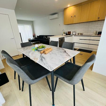 Central Modern 3-Bedroom,3- Bathroom House With Patio And Carpark- Lower Hutt City Centre Eksteriør bilde