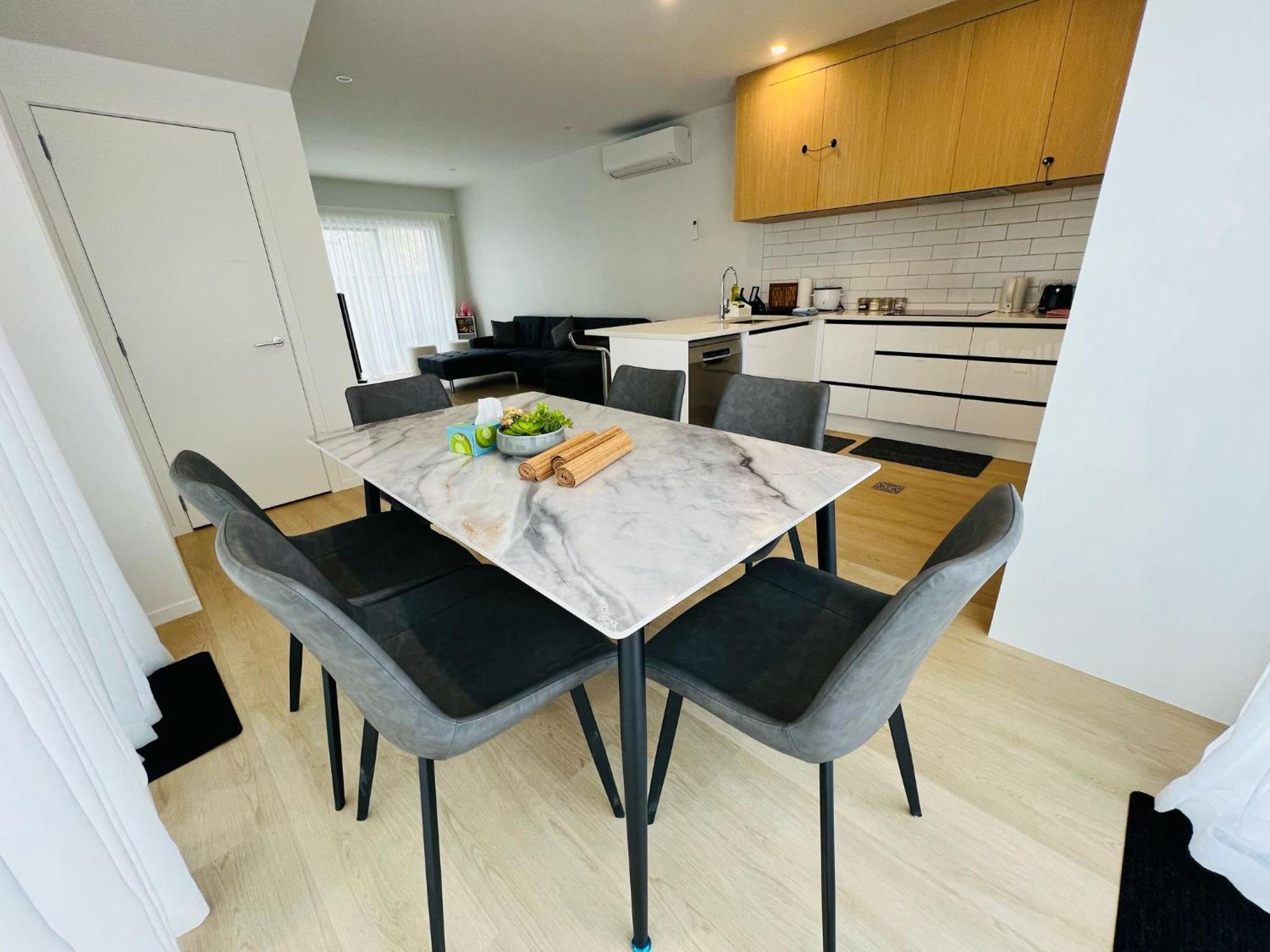Central Modern 3-Bedroom,3- Bathroom House With Patio And Carpark- Lower Hutt City Centre Eksteriør bilde